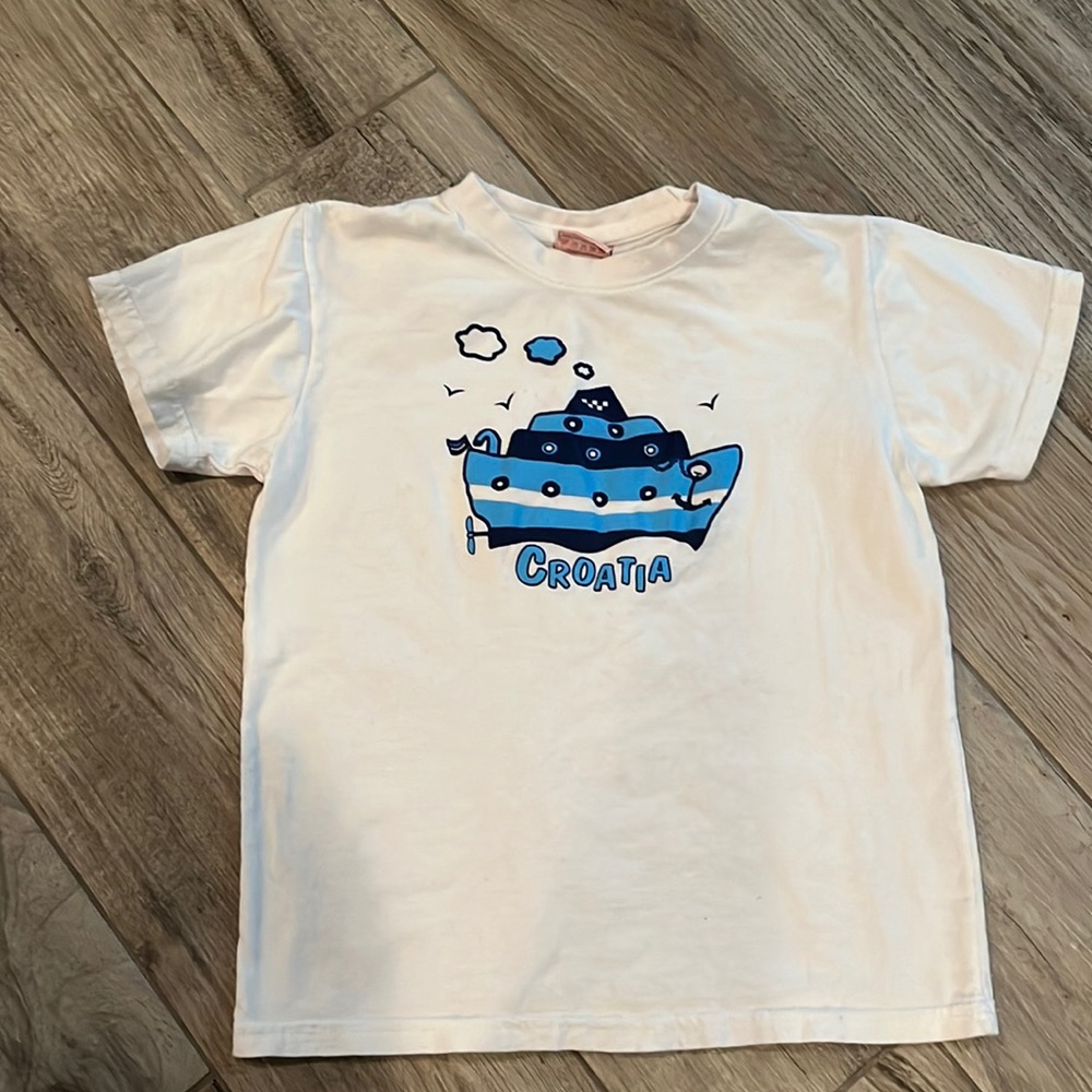 EUC Croatia t shirt, sz 10